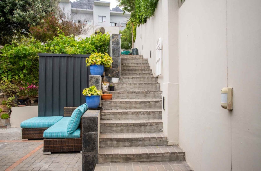 To Let 1 Bedroom Property for Rent in Camps Bay Western Cape